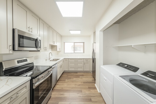 Photo - 2522 Clairemont Dr
