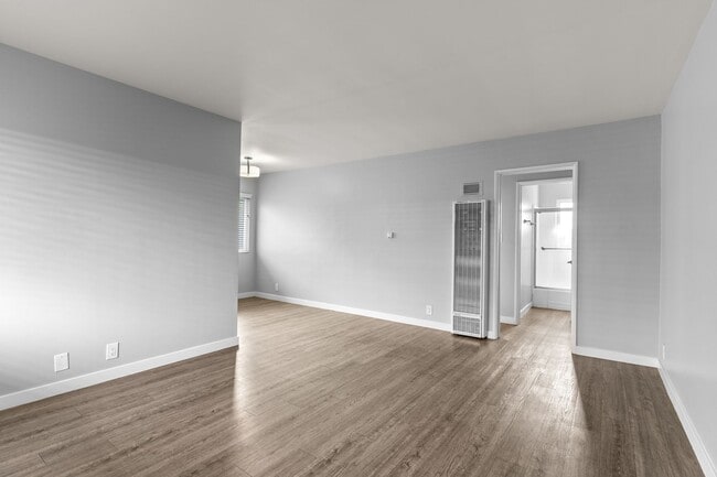 Photo - 539 E 11th St Unit 03