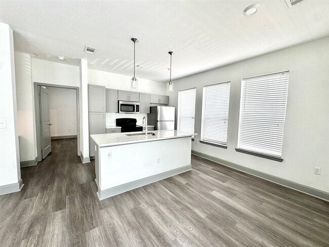 Building Photo - 3333 Weslayan St Unit 2130