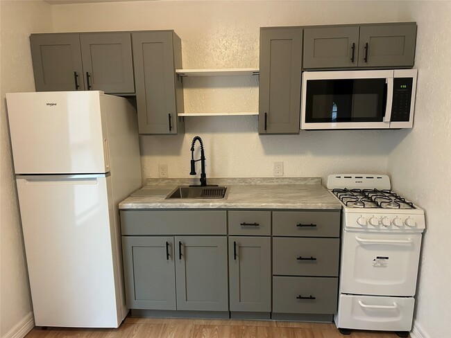 Building Photo - 1747 5th St Unit B