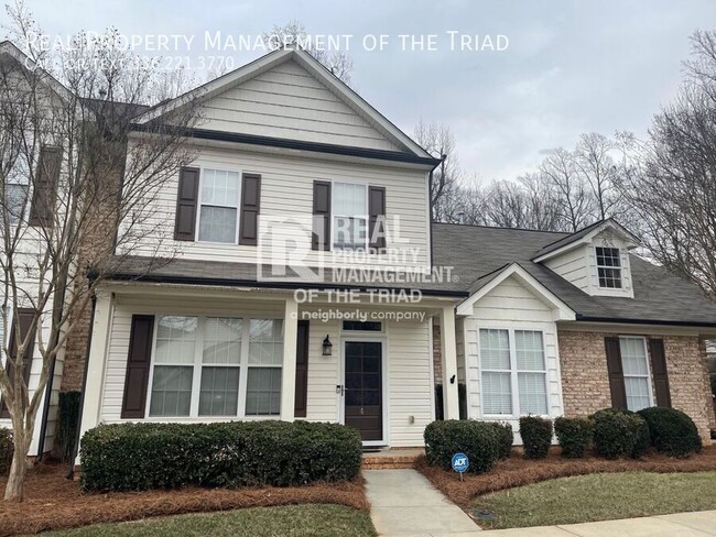 2 Bedroom/2.5 Bath Townhouse in Greensboro - 2 Bedroom/2.5 Bath Townhouse in Greensboro