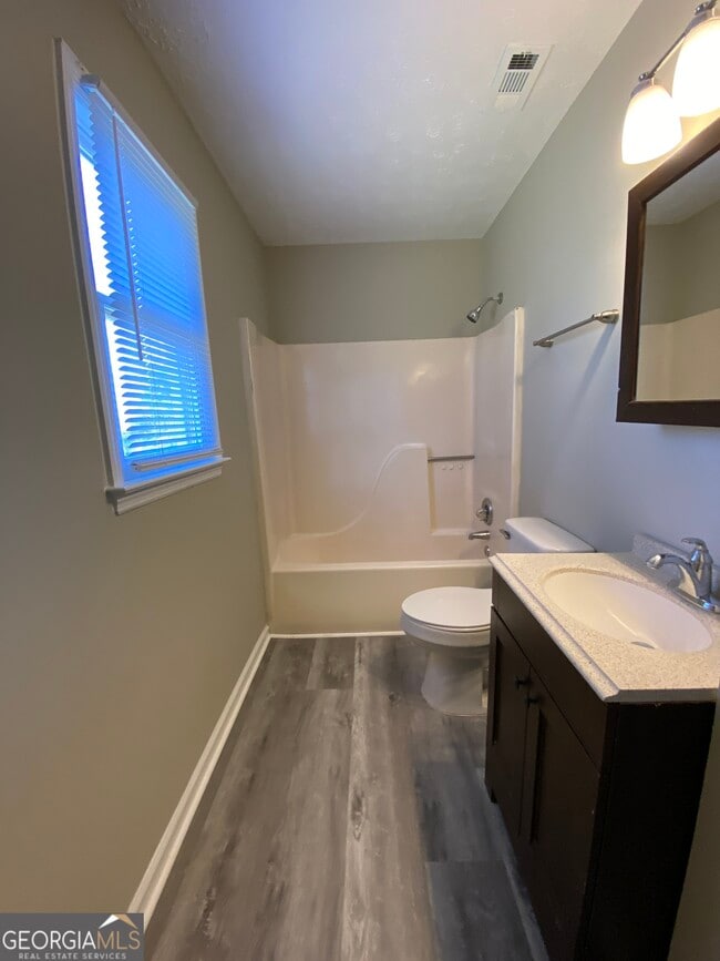 Photo - 338 Whitehead Rd