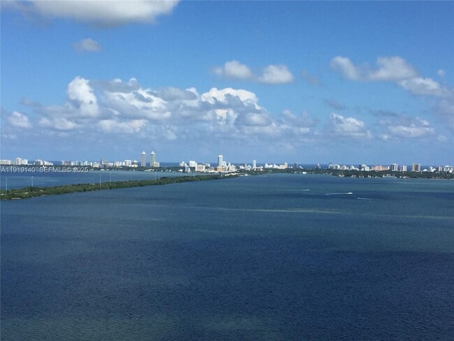 Building Photo - 460 NE 28th St Unit 3707