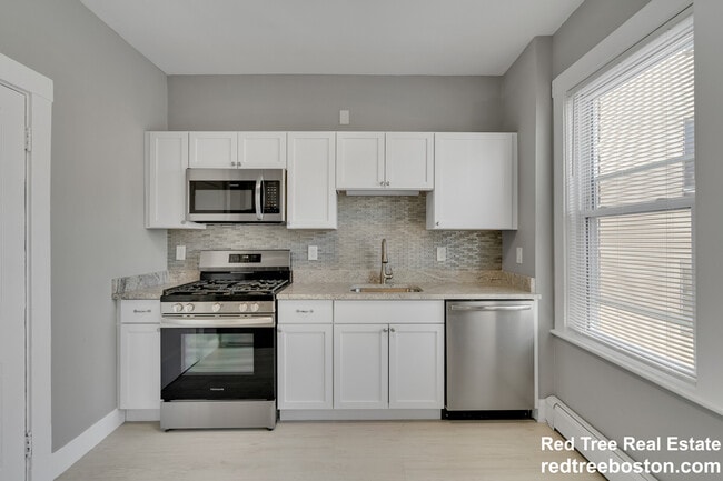 Building Photo - 142 Sutherland Rd Unit 2