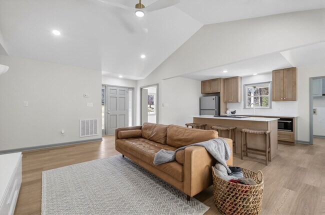 Photo - 421 Danielle Dr