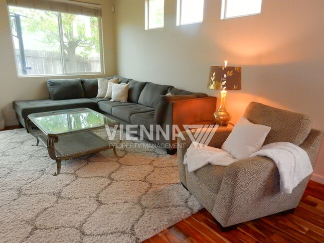 Photo - 550 Davenport Way