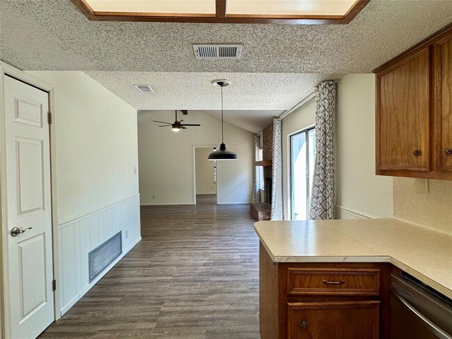 Photo - 1203 Yorkshire Ln