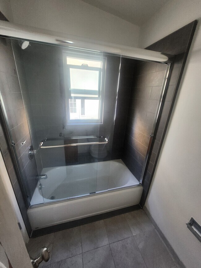 Bathroom - 1936 Stuart St Unit #6