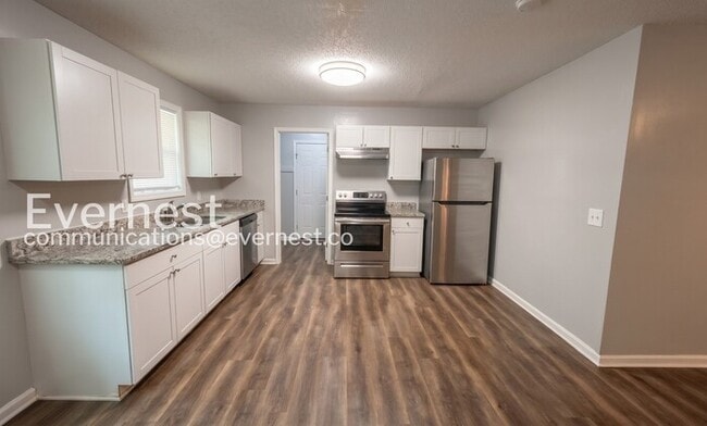 Photo - 715 W Creek Cir