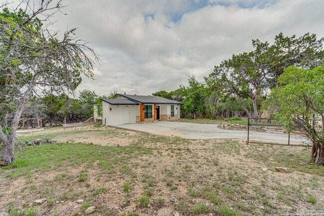 Photo - 1482 Ave Q