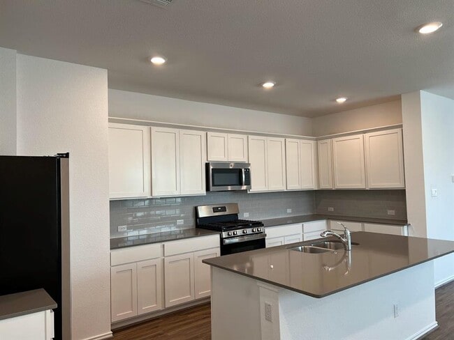 Photo - 313 Montauk Loop