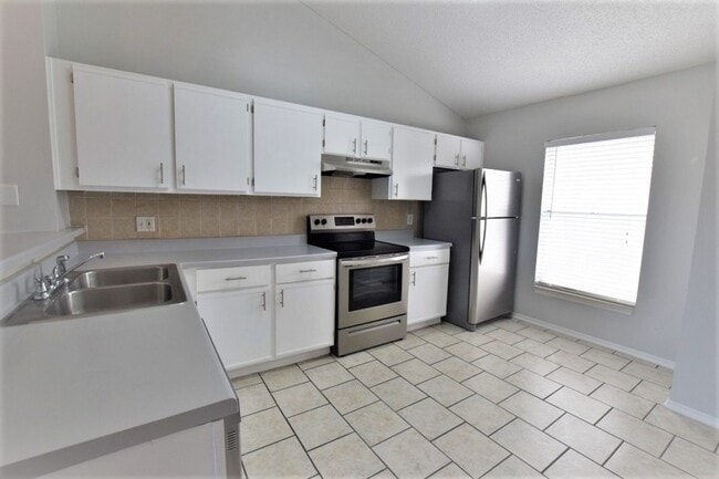 Photo - Upgraded 2 Bed 2 Bath Condo for Rent in Wi... Unidad C206
