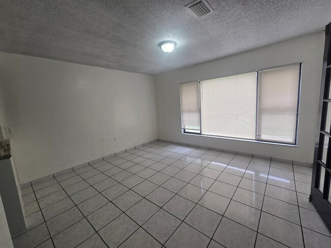 Photo - 310 Clark St