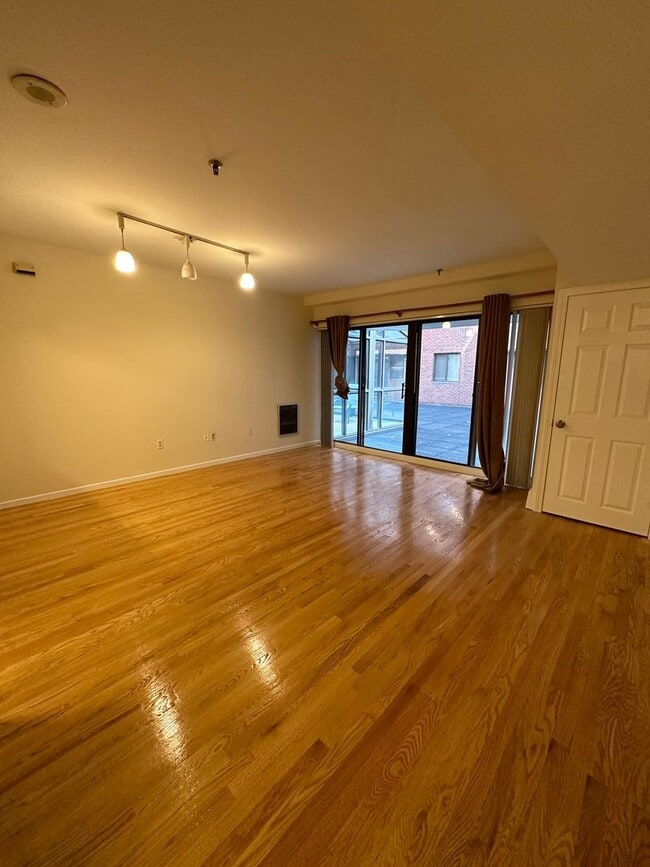 Spacious 2 bedroom 2 Bathroom with garage ... - Spacious 2 bedroom 2 Bathroom with garage ... Condo