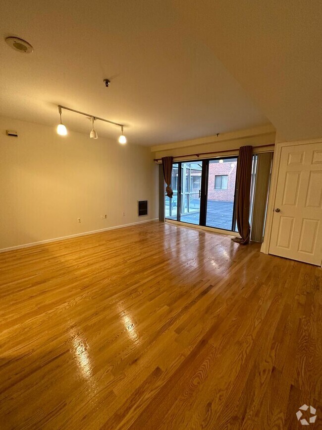 Building Photo - Spacious 2 bedroom 2 Bathroom with garage ... Rental