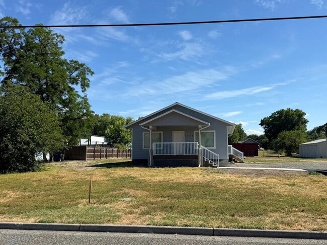 Photo - Spacious 4-Bedroom Home with Detached Garage & Large Yard in Clarkston