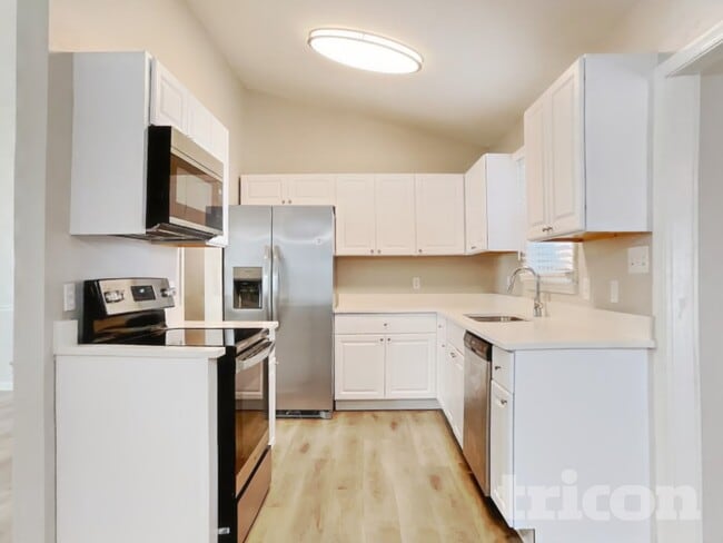 Photo - 101 N Lakeside Dr