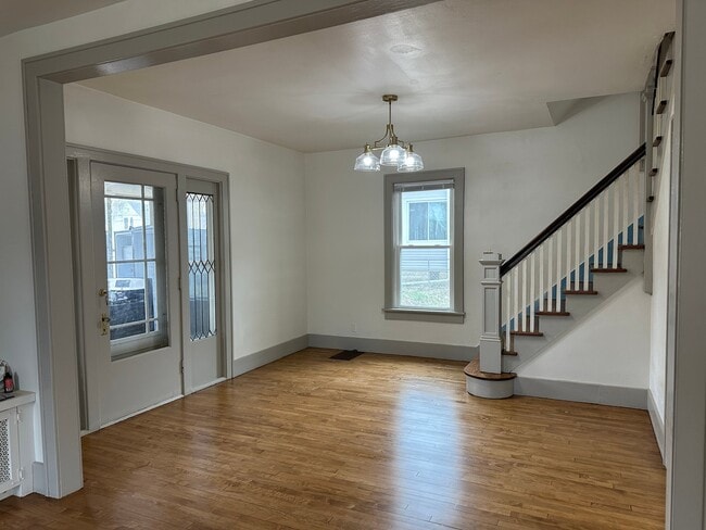 Photo - 401 N Hubbard St