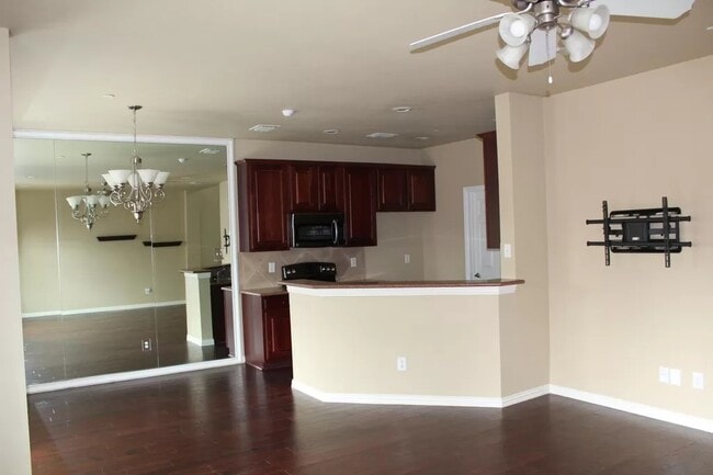 Photo - 8704 Manhattan Ave