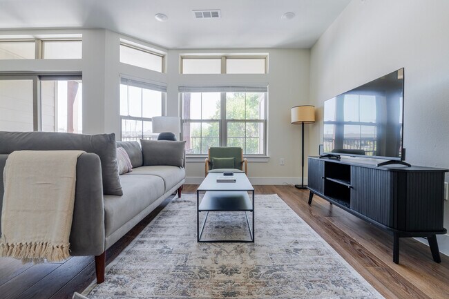 Photo - 1501 W Howard Ln Unidad FL3-ID360