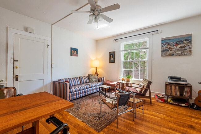 Photo - 903 Clarendon St Unit B