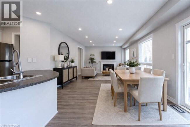 Photo - 7 Hollinrake Ave