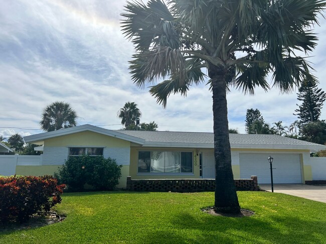 MAXIMO MOORINGS 3/2/2 HOME NEAR ST. PETE B... - MAXIMO MOORINGS 3/2/2 HOME NEAR ST. PETE B...