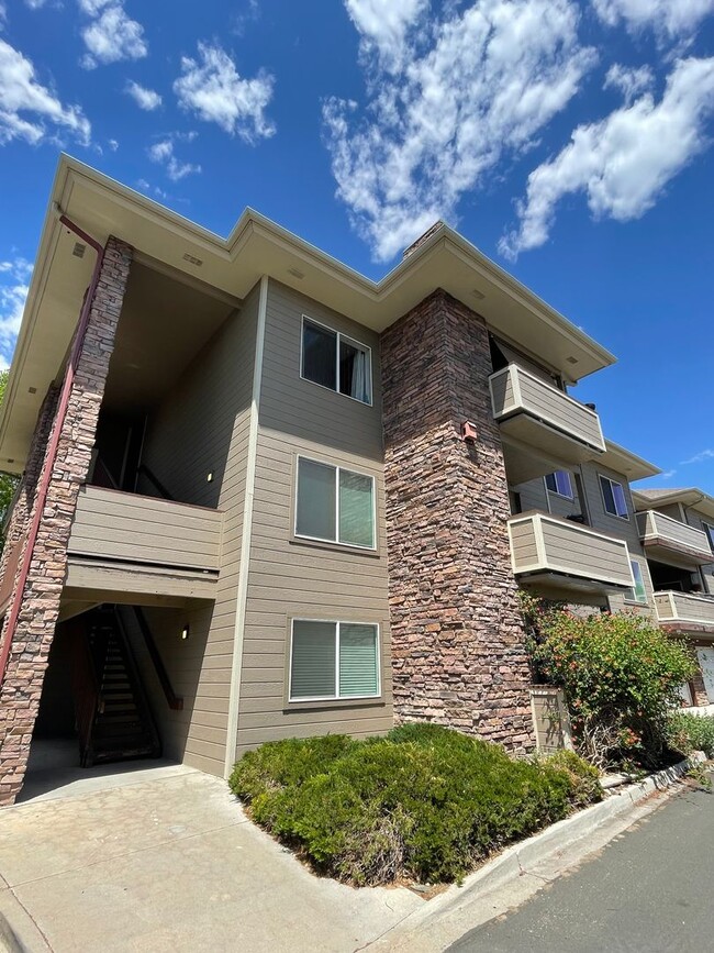 Building Photo - Stunning First-Floor Condo SE Ft. Collins