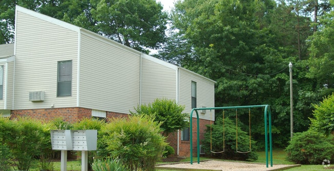 Photo - Giles Apartments