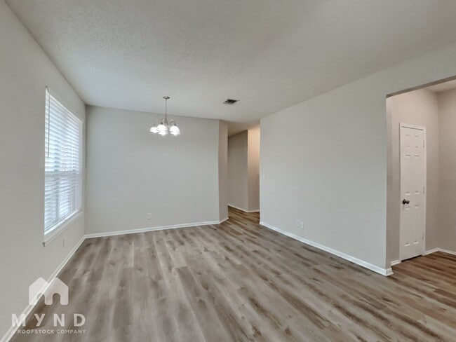 Photo - 3941 Overlake Dr