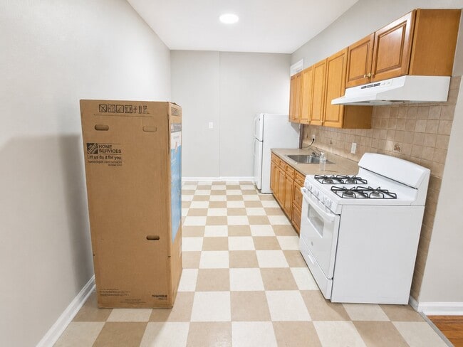 Photo - 383 Clifton Ave Unit R1