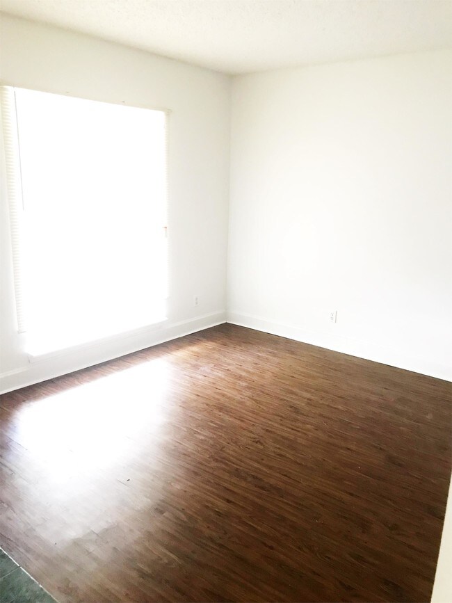 Photo - 1744 W 28th St