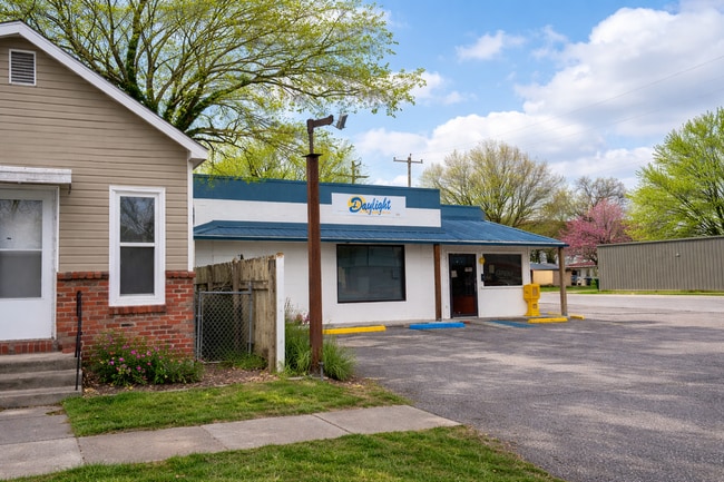 Photo - 305 W Maple-3 Unit 3
