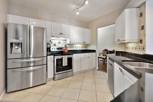 Photo - 3334 Peachtree Rd NE Condo Unit 109