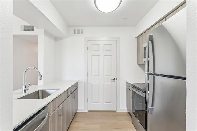 Photo - 230 E 5th St Unit 204