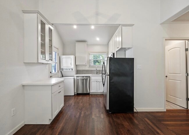 Photo - 617 E 26th St