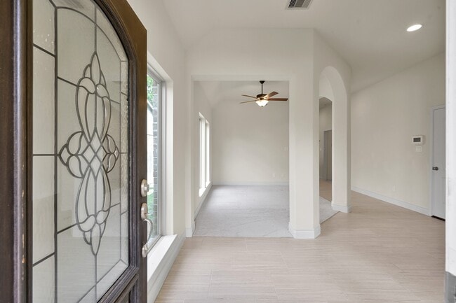 Photo - 122 Kinnerly Peak Pl