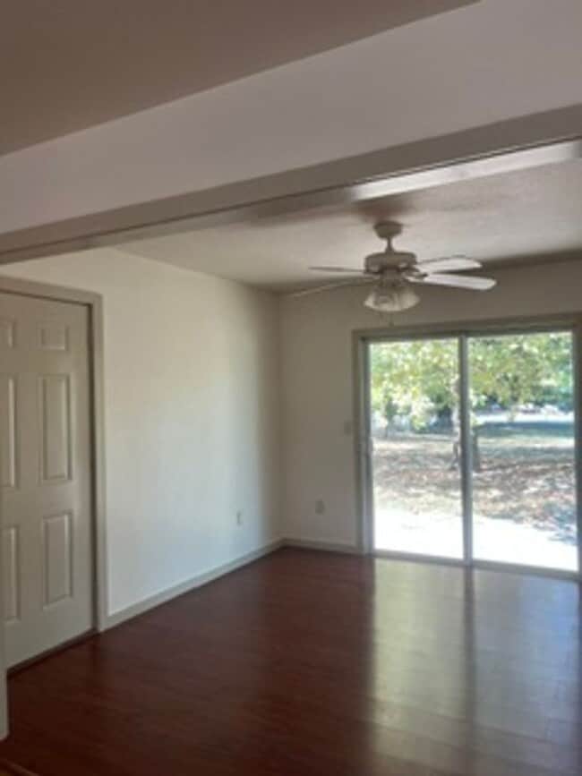 Photo - 109 Center Dr