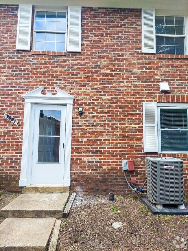 Building Photo - Spacious And Renovated 3 Bed 2 Bath Interi... Rental