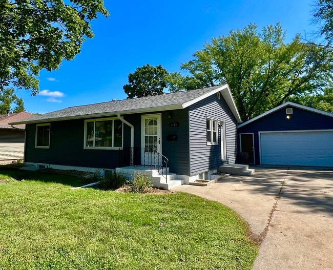 Building Photo - 1/2 Off 1 Month Rent Rental