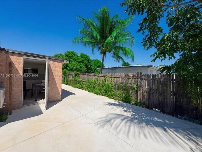 Photo - 15841 NW 18th Pl Unit B