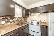 2BR, 1BA - 875 SF