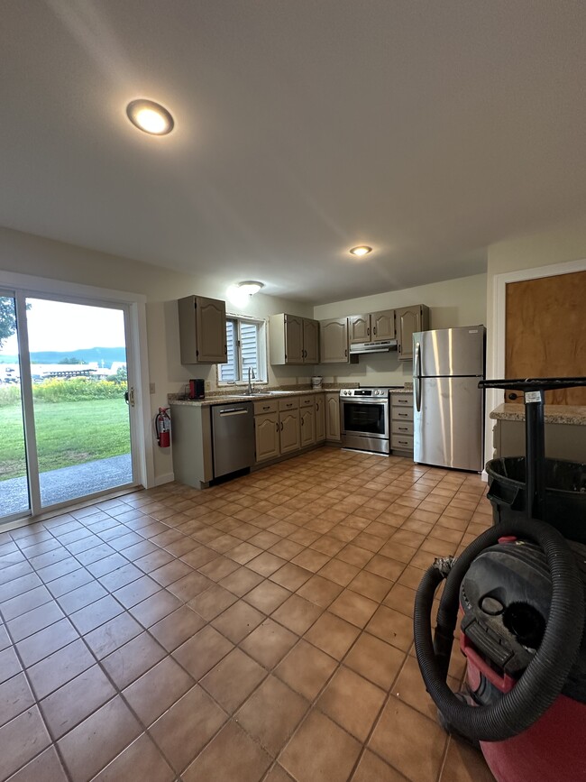 Building Photo - 110 Sunset Dr
