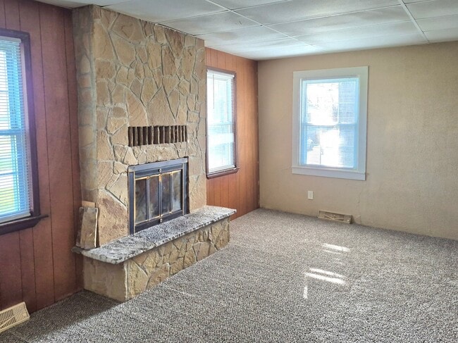 Photo - 7489 Jefferson St