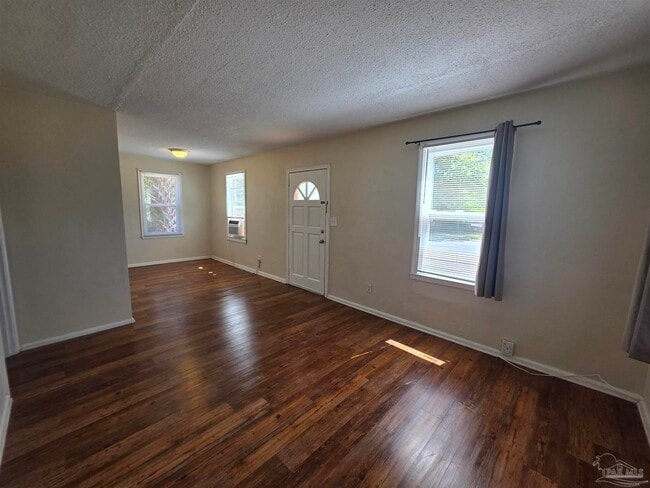 Photo - 203 SE Syrcle Dr