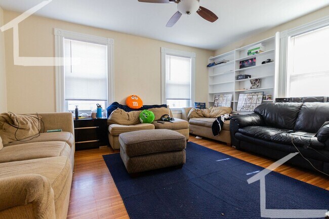 9/1 Huge 4BR/2BA near Brighton Center, Bos... - 9/1 Huge 4BR/2BA near Brighton Center, Bos... Condo