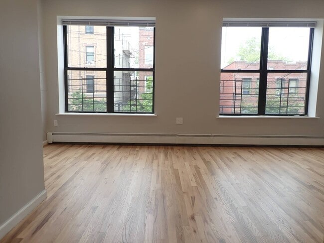 Building Photo - 982 Dumont Ave Unit 2