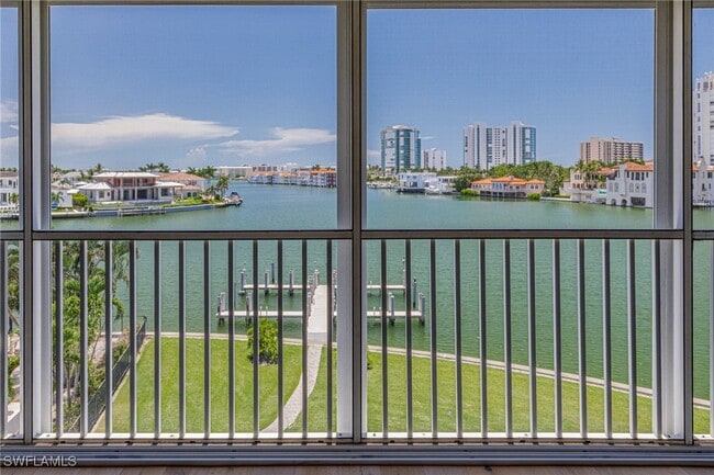 Building Photo - 250 Park Shore Dr Unit 302 Rental
