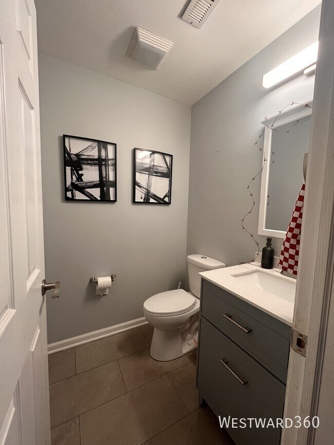 Photo - 610 Lakeridge Ct