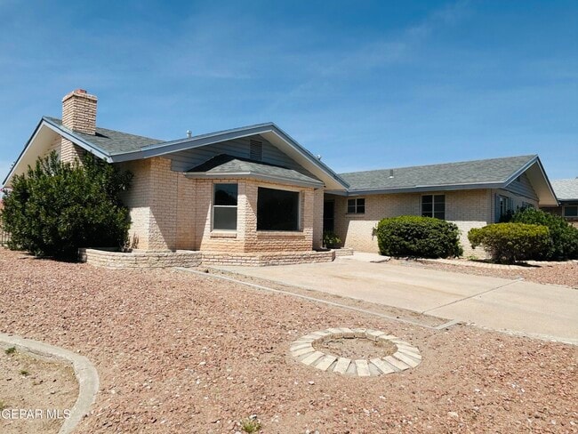 Photo - 521 Balboa Rd